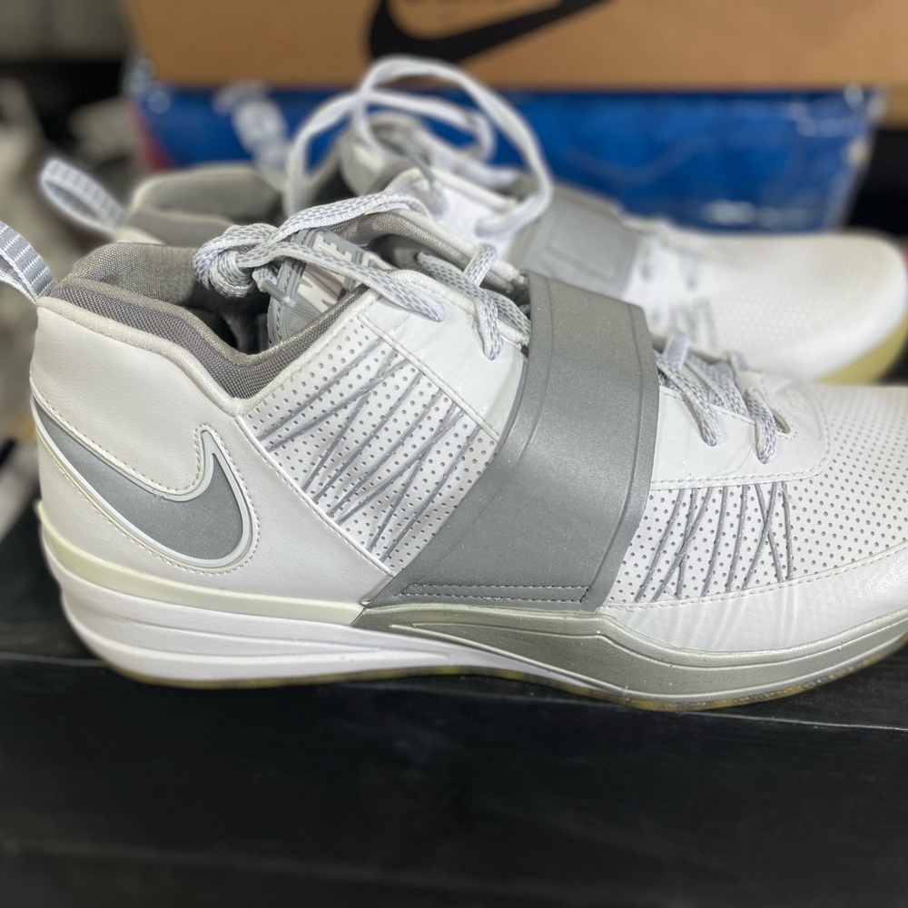 Nike zoom revis yellow soles brand new